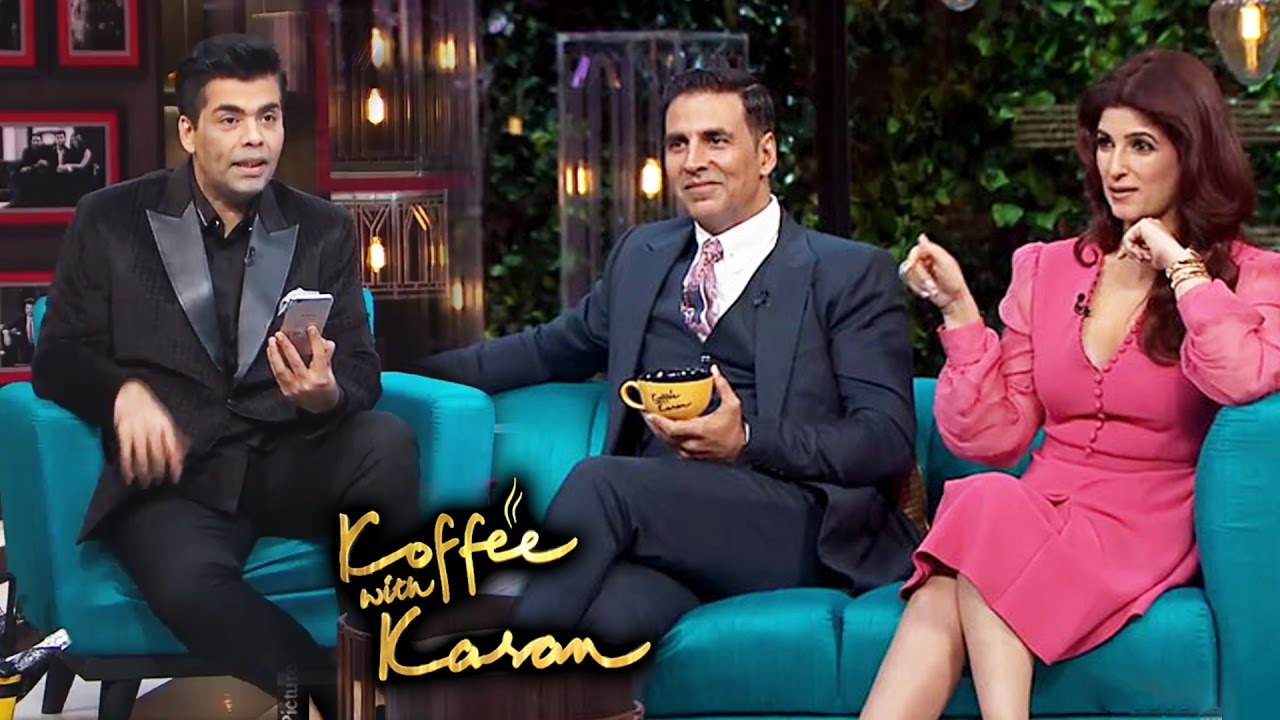 Twinkle Khanna and Akshay Kumar on Couch