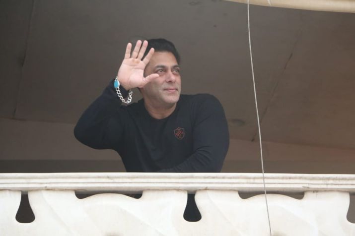 Salman Gets Teary-Eyed While Greeting Fans on His 54th Birthday, Watch Video